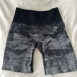 GymShark Adapt Ombre Seamless Shorts - Triangle | Black Print 

Extra Small